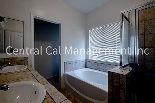 Building Photo - 4 Bedroom, 3 Bath Home in the Desired Southwest - $2595 per month!