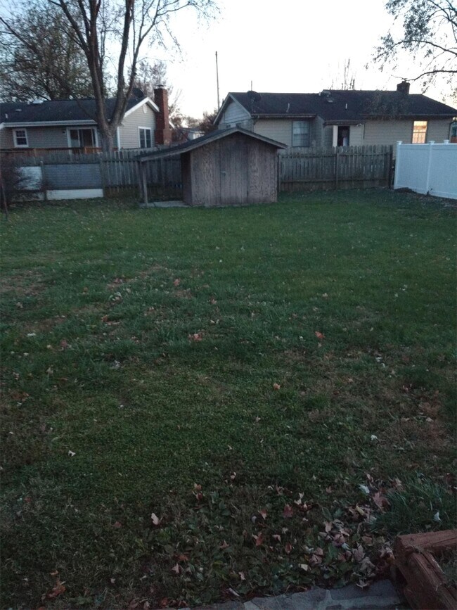 Building Photo - 557 Eagle Dr