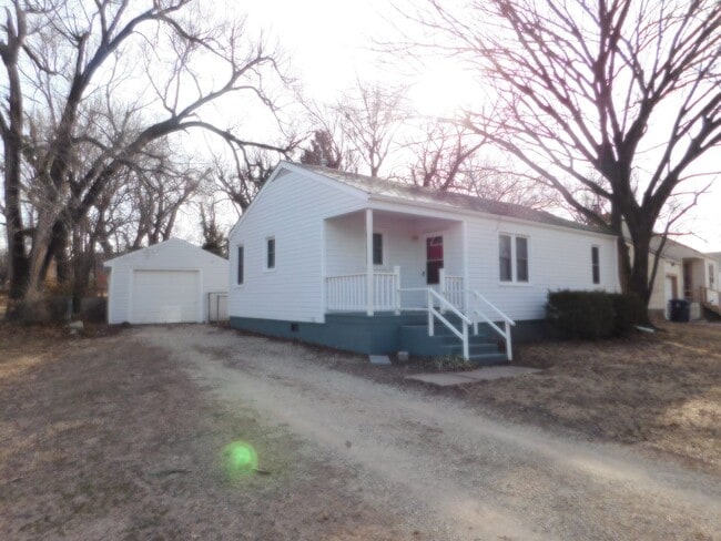 Building Photo - Very nice 3 bedroom/1 bath in El Dorado!