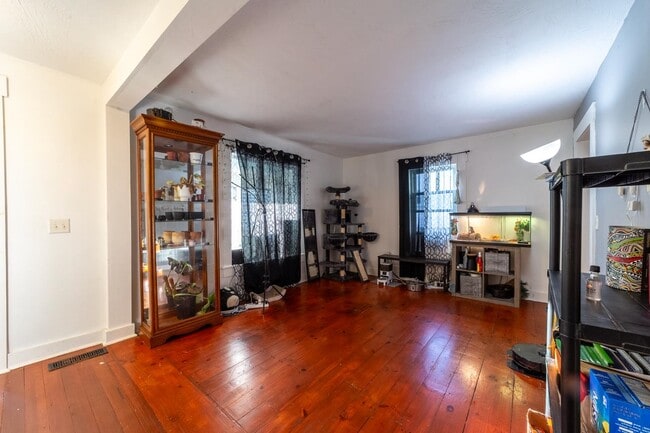 Building Photo - 66 Lyford St