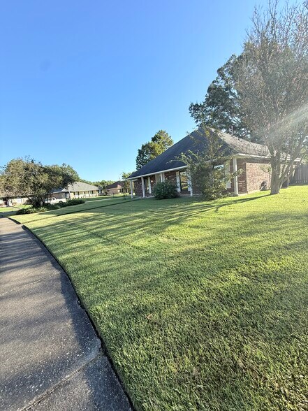 Building Photo - 2011 Aspenwood Dr