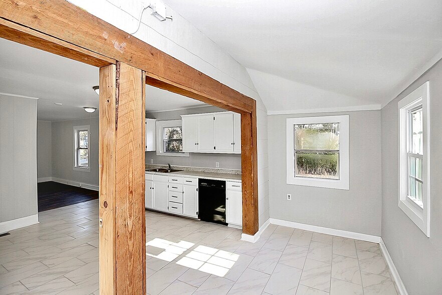 Building Photo - 209 Fairdale St