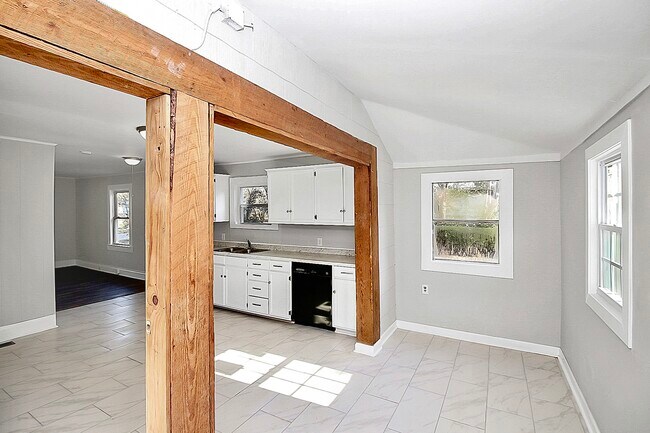 Building Photo - 209 Fairdale St