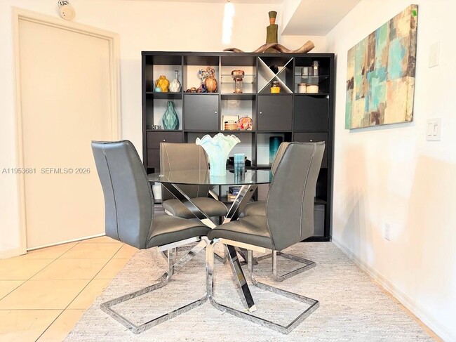 Building Photo - 460 S Park Rd