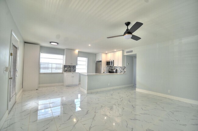 Building Photo - 137 Normandy Ln