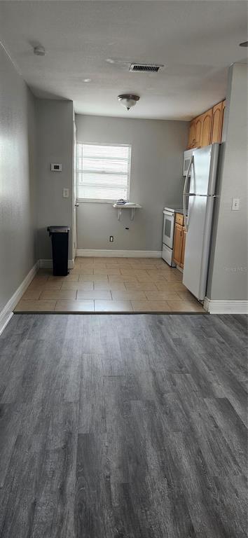 Building Photo - 205 W Amelia Ave