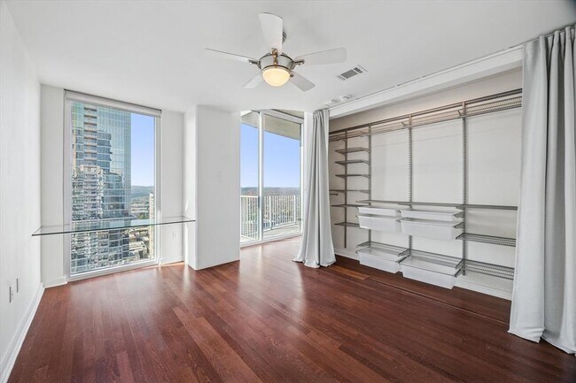 Building Photo - 360 Nueces St