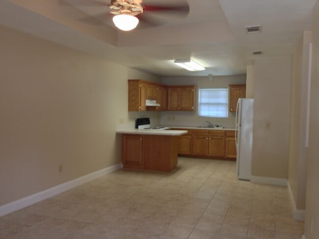 Primary Photo - Crystal Lake Apartments (Pardo)