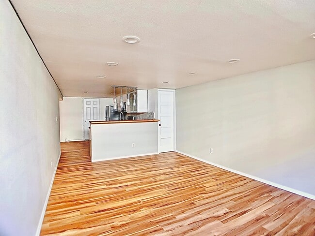 Building Photo - 5404 NE 54th Ave