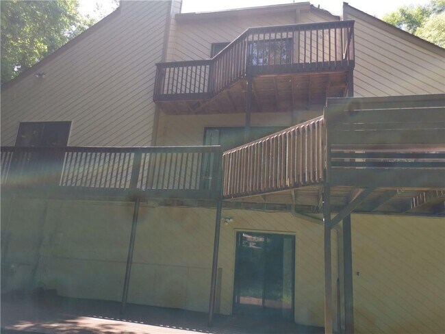 Building Photo - 2521 Oakrill Rd