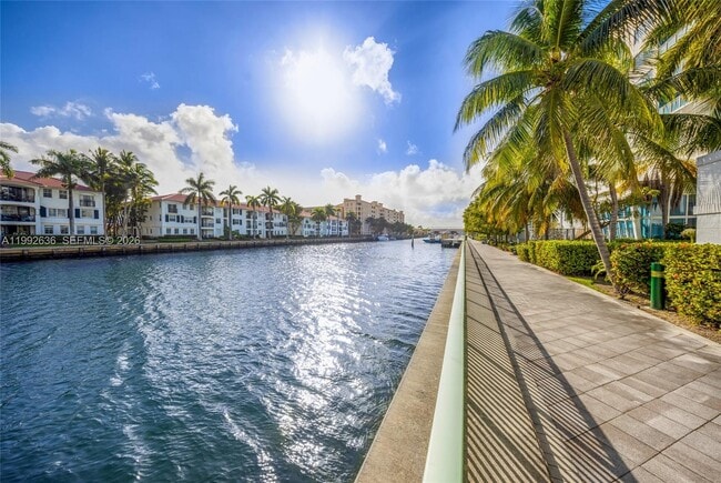 Building Photo - 3030 NE 188th St