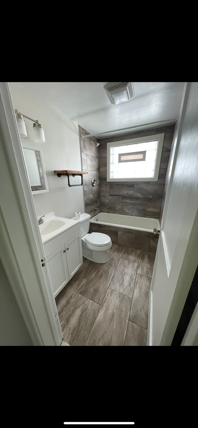 Building Photo - 295 Hartwell Rd