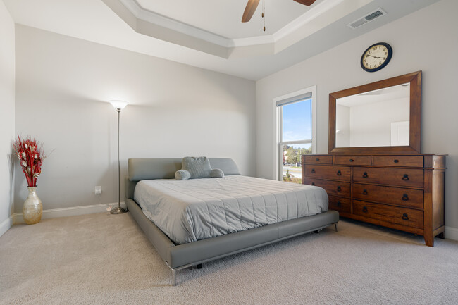 Building Photo - 7906 Laurel Crest Dr