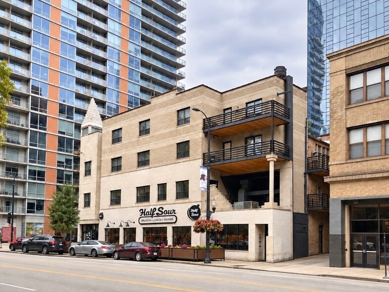 Building Photo - 751 S Clark St