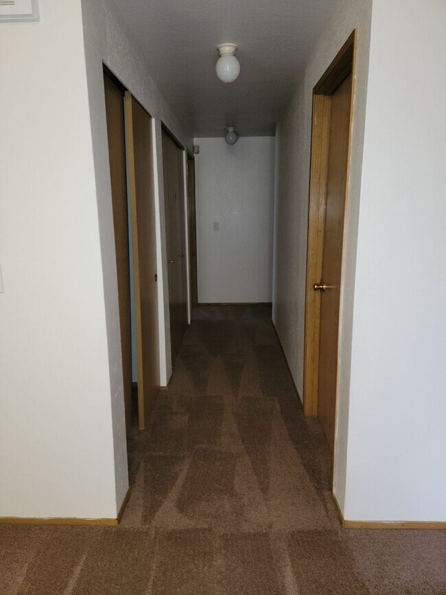 Building Photo - 5805-07 Mt Tacoma