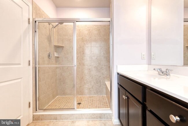 Building Photo - 2261 Kelston Pl