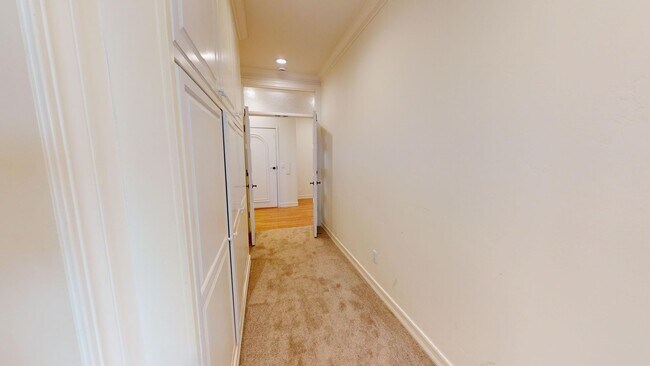 Building Photo - 1029 Park Pl