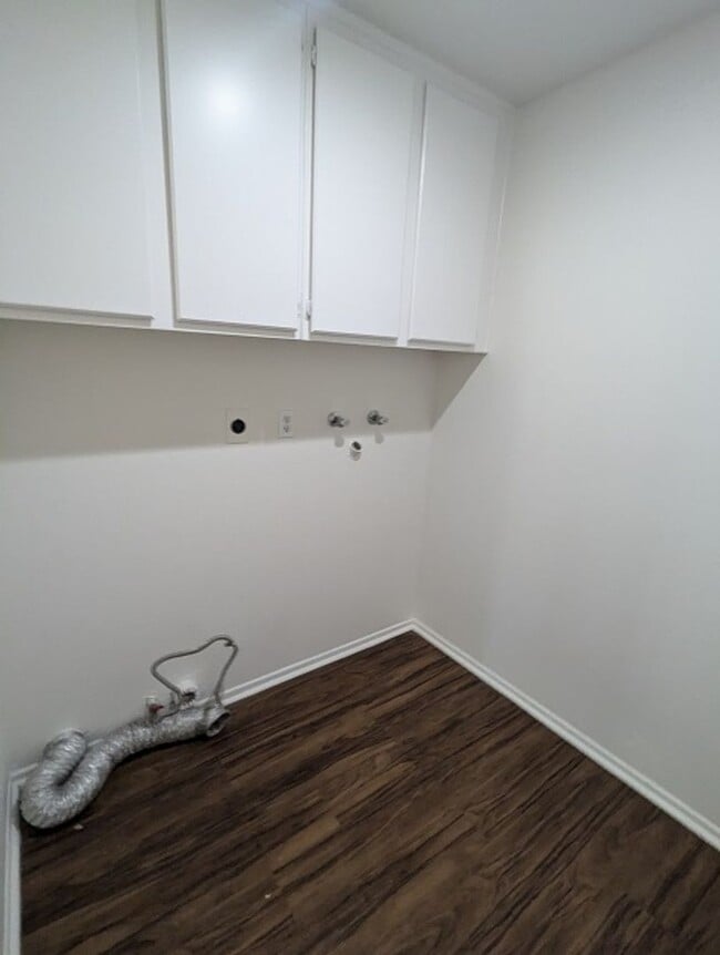 Building Photo - 2 Bed / 2.5 Bathroom Two Story Townhome at the Tristan complex in Rancho San Diego