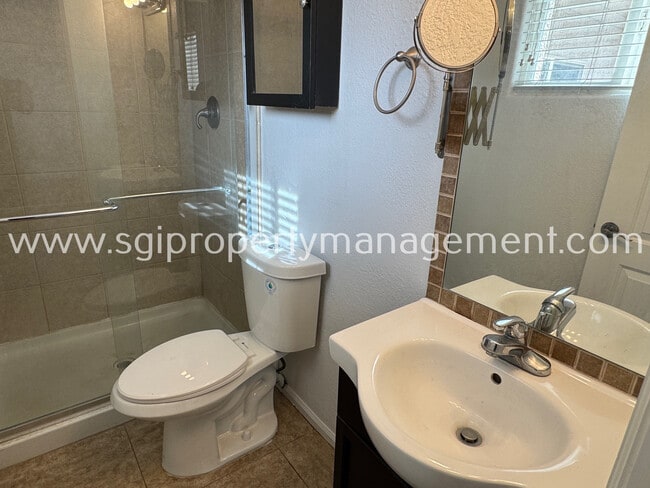 Building Photo - 451 E McKinley St