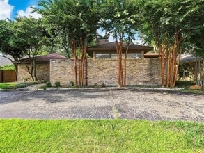 Building Photo - 6915 Clearhaven Dr
