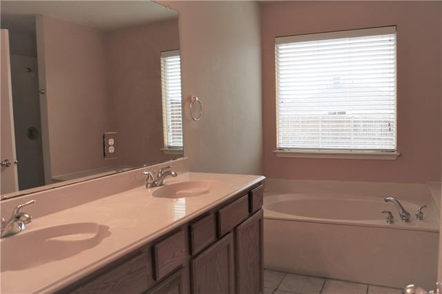 Building Photo - 5600 Vineyard Ln