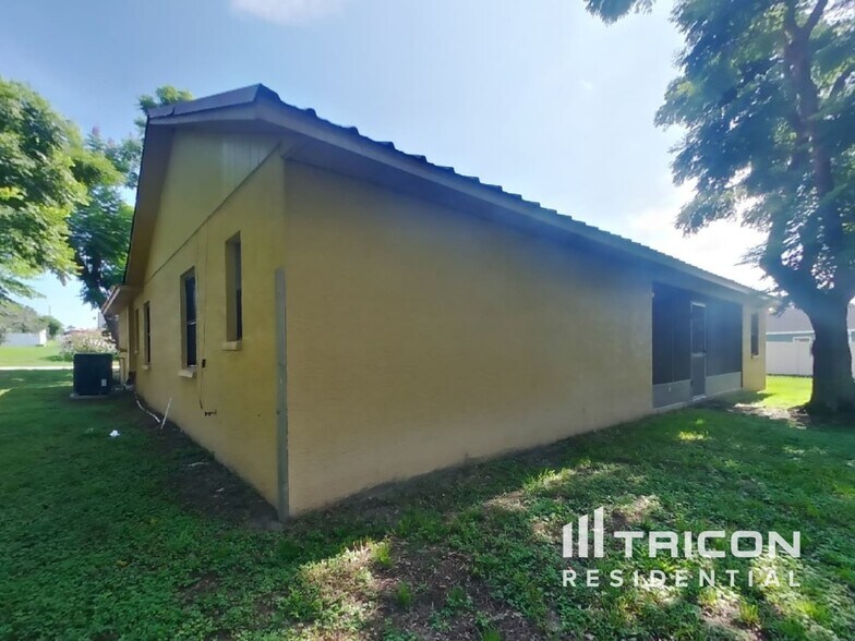 Building Photo - 38750 James Ct
