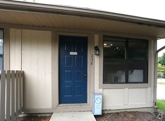 Laundry Facilities - Greenglen Apts
