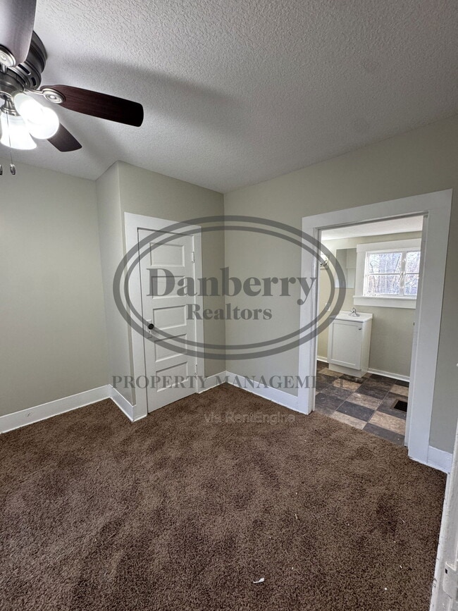 Building Photo - 413 Washington St