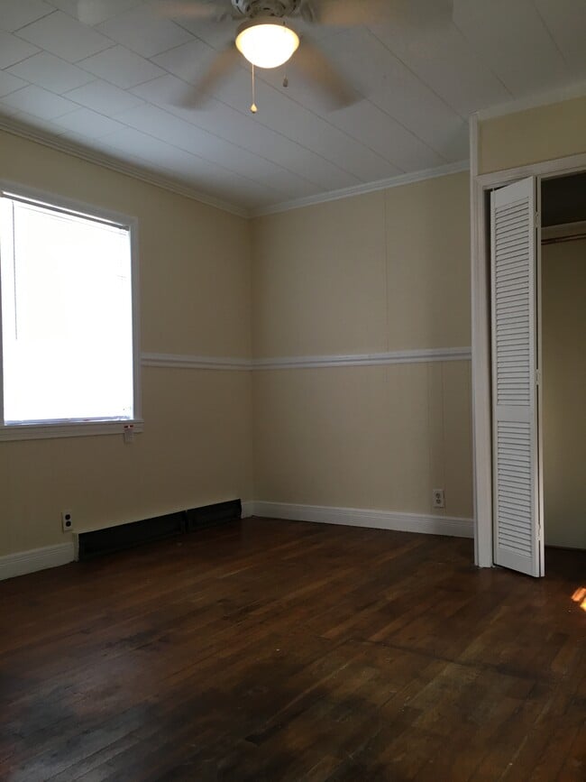 Building Photo - 300 Catherine Ave