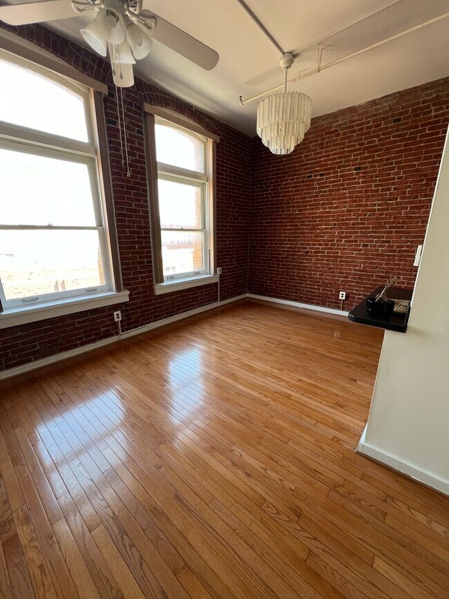 Building Photo - 1010 Race St