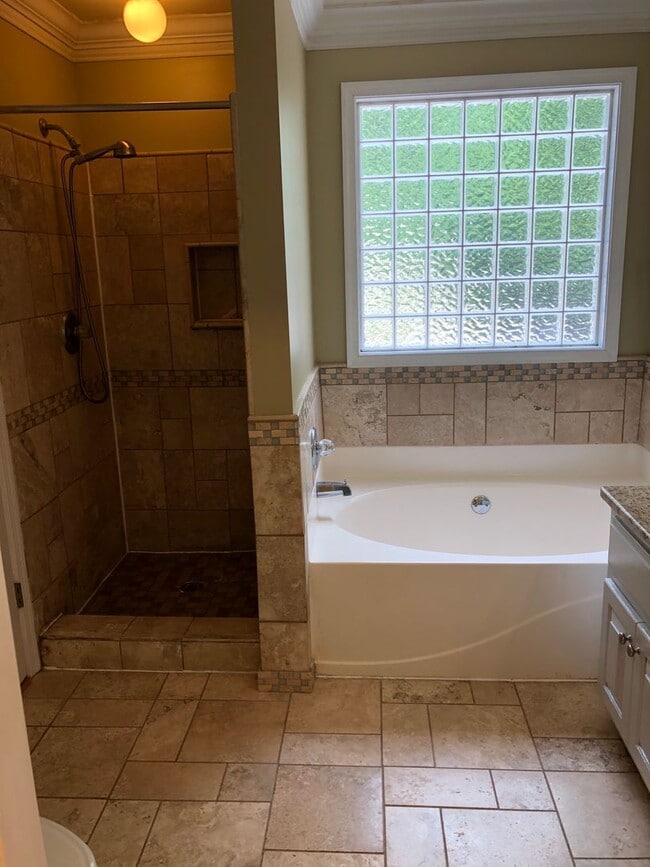 Building Photo - Stunning 4bdrm/2.5bth Home w/Loft Located in Chesterfield! Fenced in Backyard, 2 Car Garage, and ...