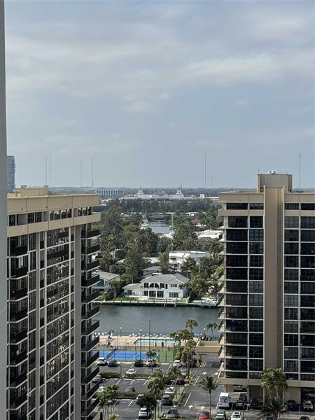 Building Photo - 2030 S Ocean Dr