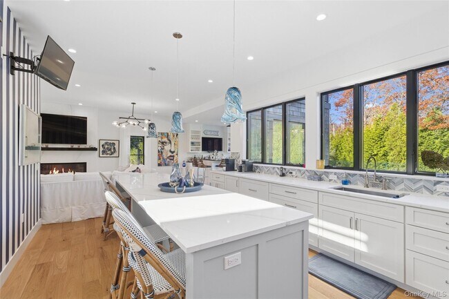 Building Photo - 9 Debras Way