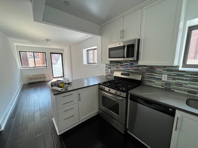 Building Photo - 6515 Booth St