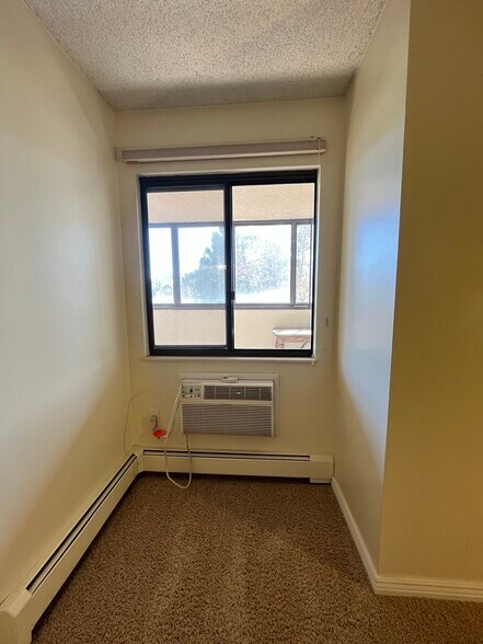 2nd bedroom in-wall A/C with view into enclosed patio - 7420 E Quincy Ave