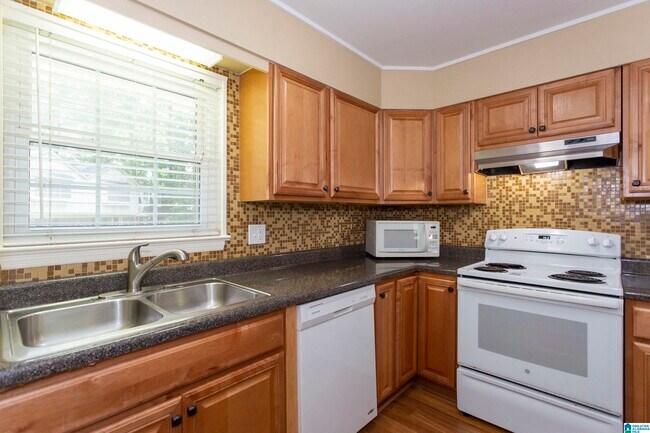 Building Photo - 804 Vestavia Villa Ct