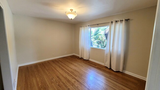 Building Photo - Epic REA - **4 Bedroom, 2.5 Bath - Ranch S...