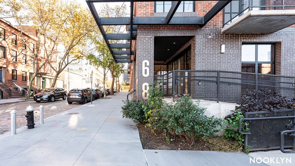 Building Photo - 68 Gold St