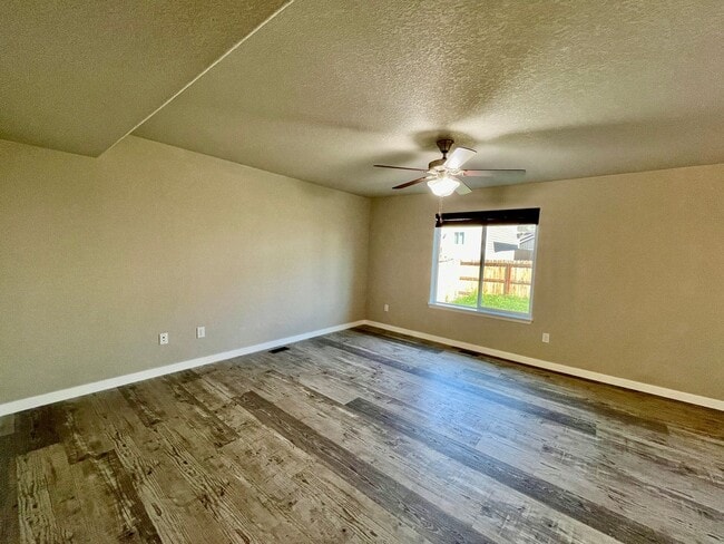 Building Photo - Beautiful 3 Bedroom Home in Lorson Ranch!