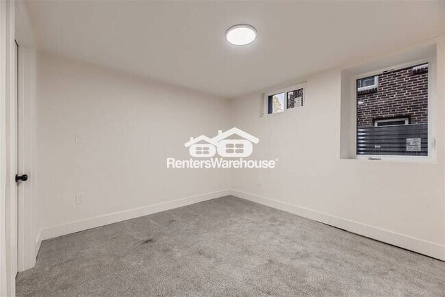 Building Photo - 12-17 MONTH LEASE! Available 7/14! Light A...