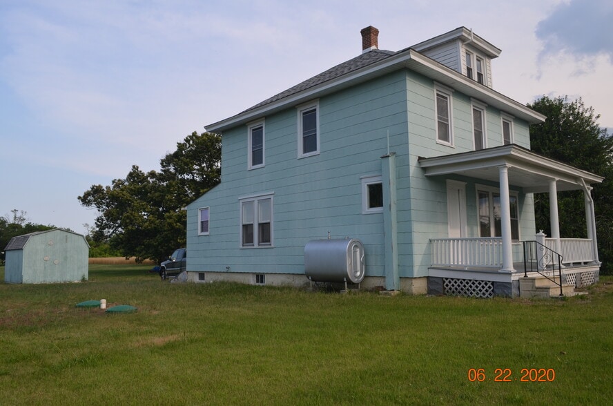 Building Photo - 48 Cedar Beach Rd