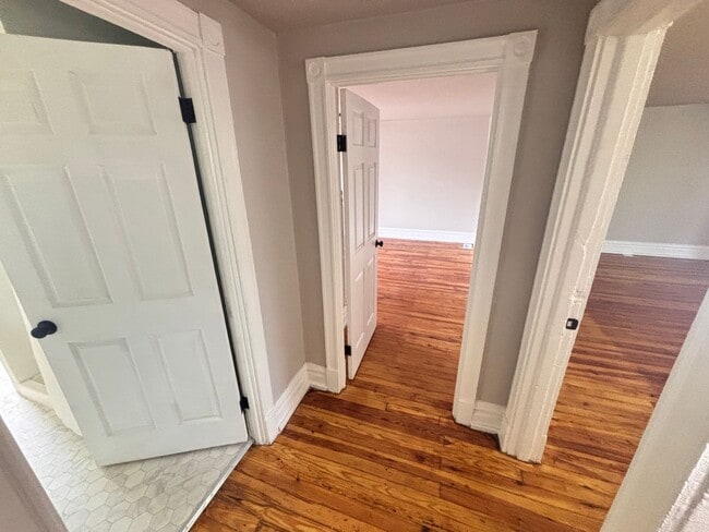 Building Photo - 4 Bedroom, 2 Full Baths Harrisburg House f...