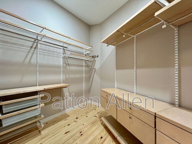 Building Photo - 206 Waynesville Ave