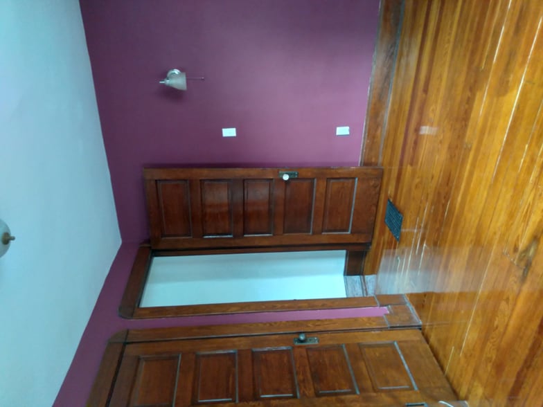 Building Photo - 2310 E 12th St