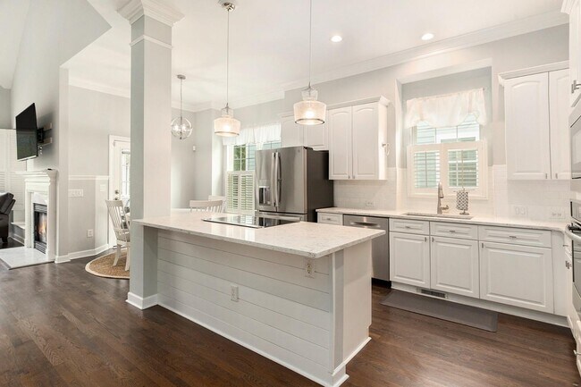 Building Photo - 200 N Ladd Ct