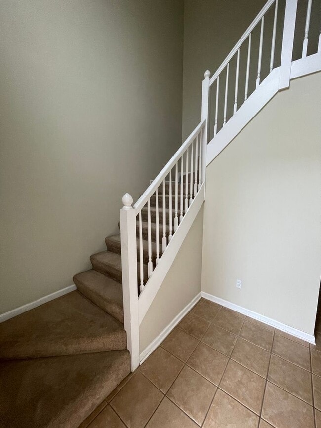 Building Photo - Wakefield Subdivision!!  END UNIT
