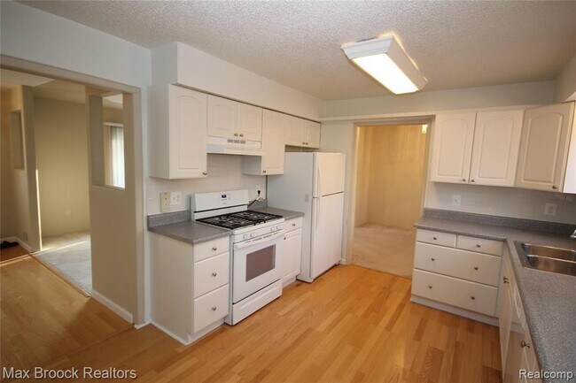 Building Photo - 2120 Daintree Ave