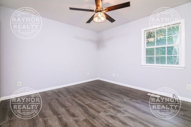 Building Photo - 210 Deer Run Dr