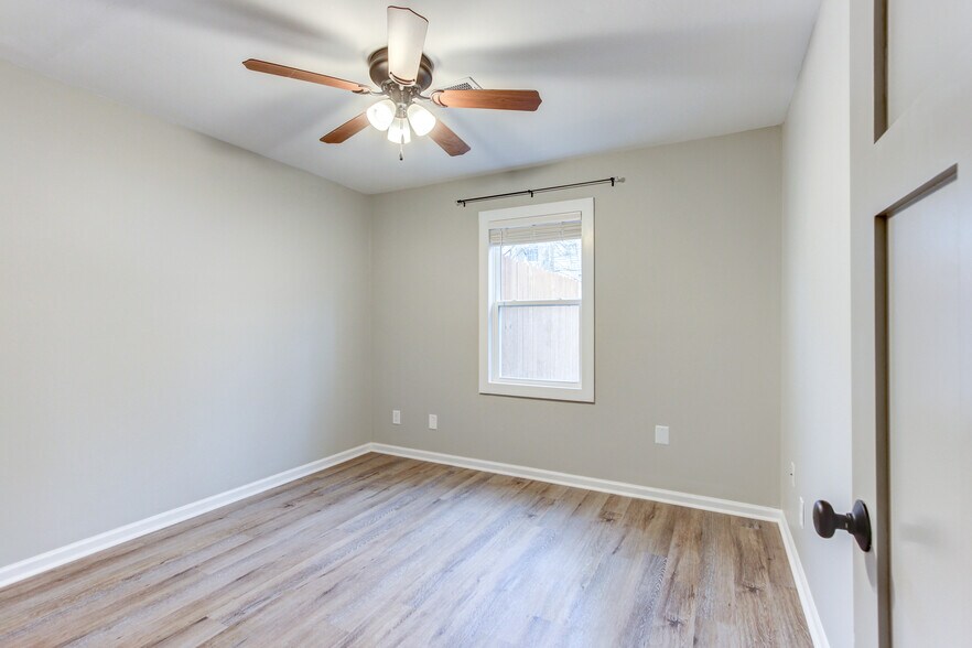 Building Photo - 48 Clark St