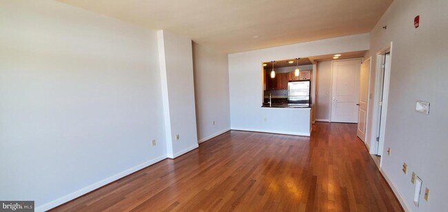 Building Photo - 5750 Bou Ave